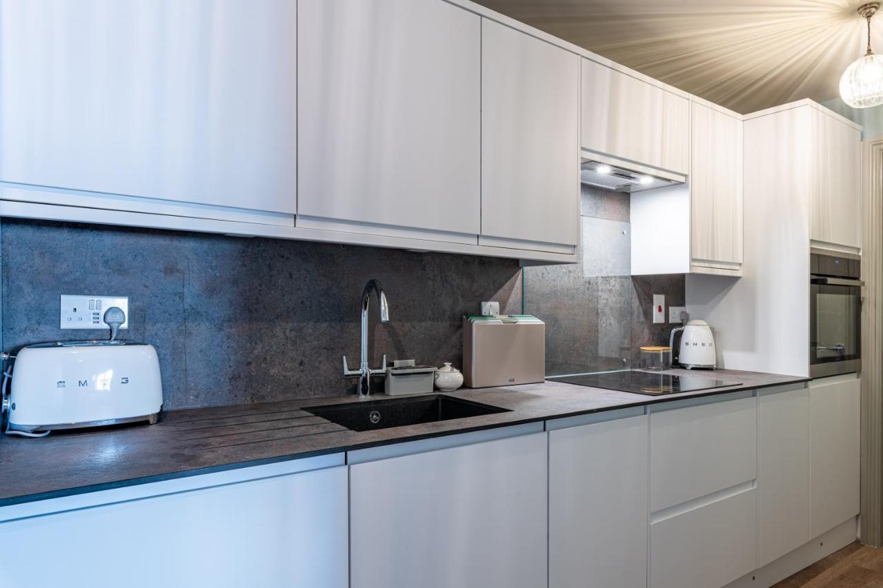 Large Stylish Studio In The Heart Of The City Bath Esterno foto